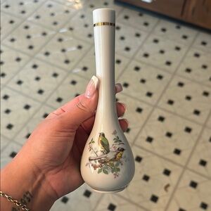 Elegant White Ceramic Vase with Bird Design